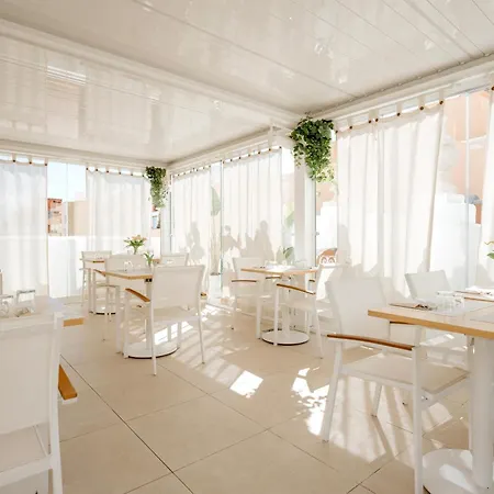 Emblemático F24-only Adults Hotel