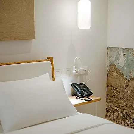 Emblemático F24-only Adults